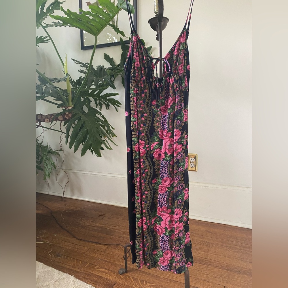 Gorgeous vintage Betsey Johnson floral strappy midi dress.